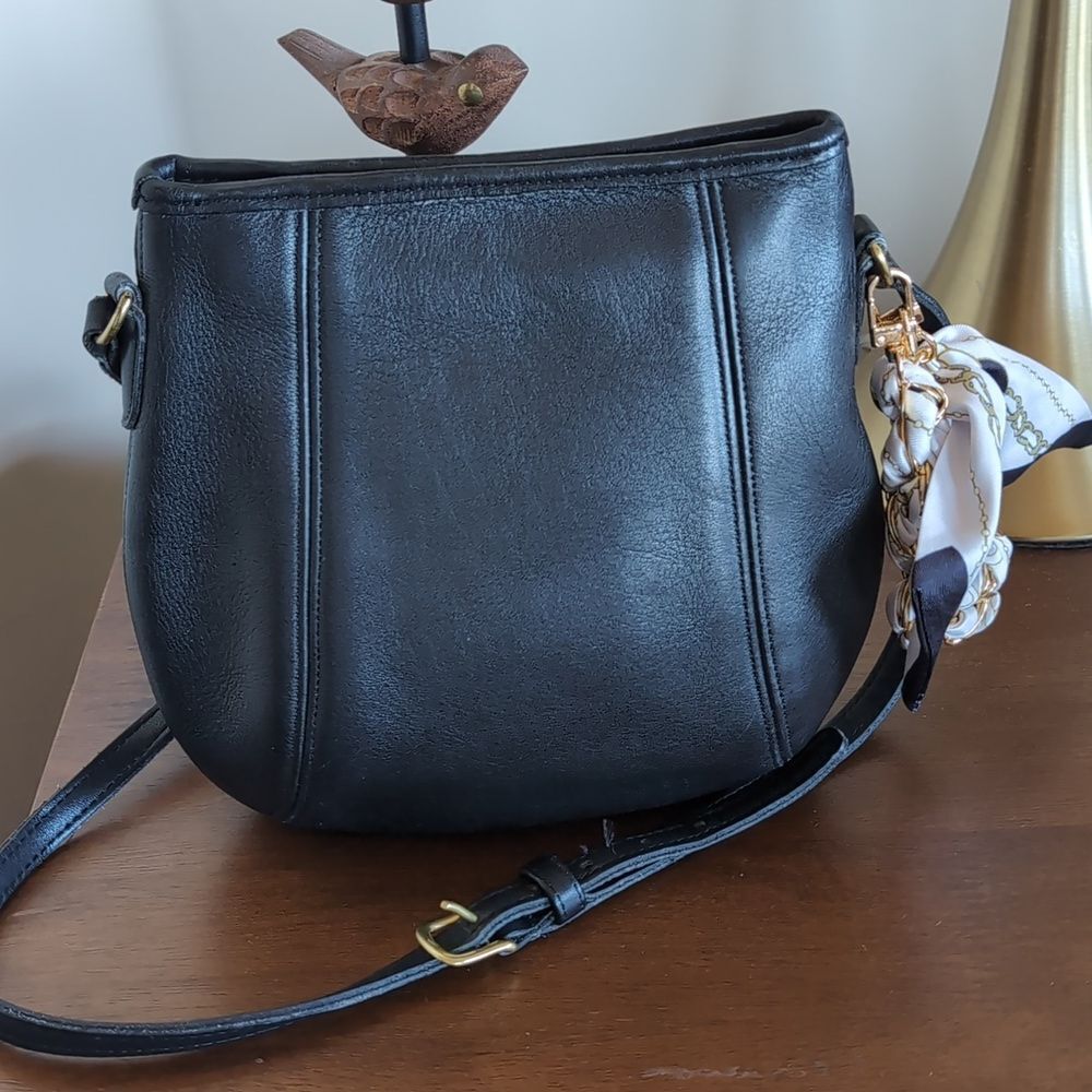 Vintage Rare Old Coach🖤  9990 Gorgeous Leather Crossbody Bag With Bling